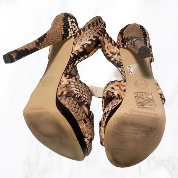 Michael Kors Jet Set leather animal print heels 9 - Picture 5 of 5